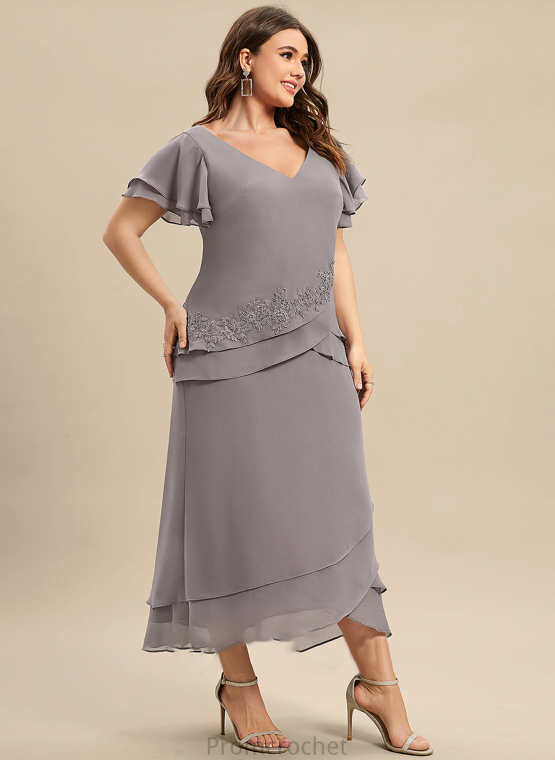 Lace Mother of the Bride Dresses Ruffles Chiffon Asymmetrical Bride of Mother the Appliques Sheath/Column Camilla Cascading With Dress V-neck